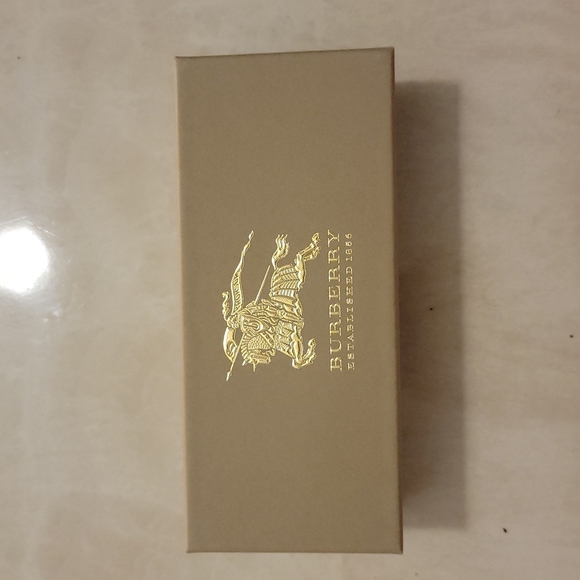 Burberry Square Style W/Demo Lens. - Picture 5 of 10